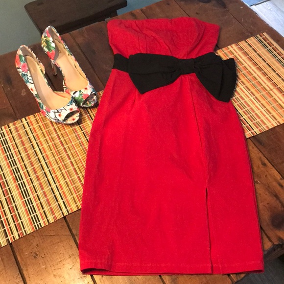 bailey blue Dresses & Skirts - Adorable red dress with black bow